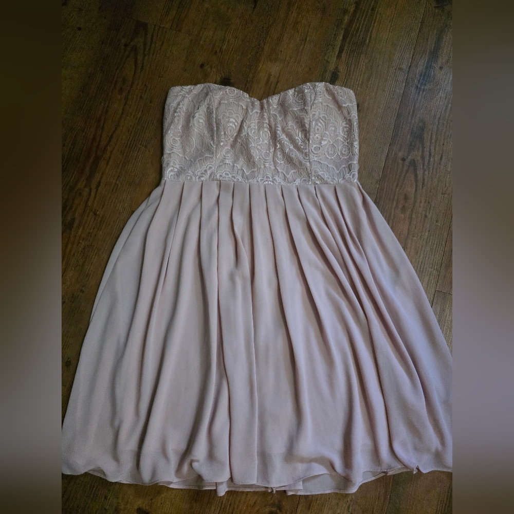 Elegant Strapless Lace Dress in Blush Pink